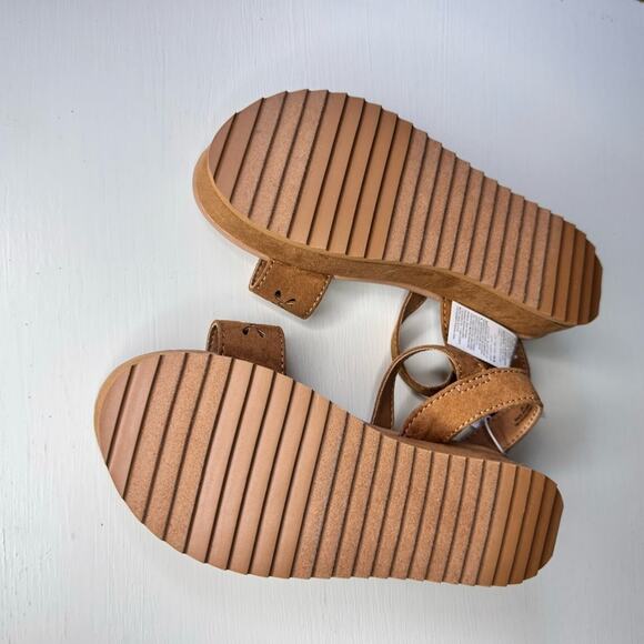 Old Navy Girls Ankle Strap Flower Cut Out Design Cognac Platform Sandals Sz 1Y - Picture 3 of 9